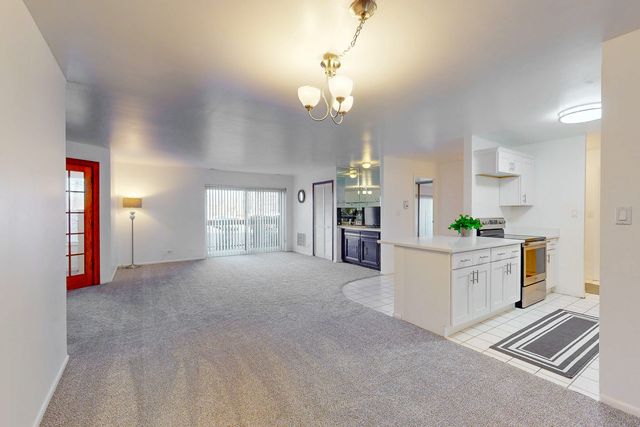 120 Lakeview Drive 110, Bloomingdale, IL 60108