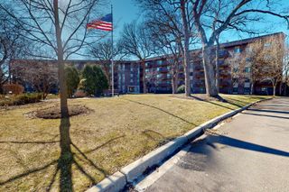 120 Lakeview Drive 110, Bloomingdale, IL 60108