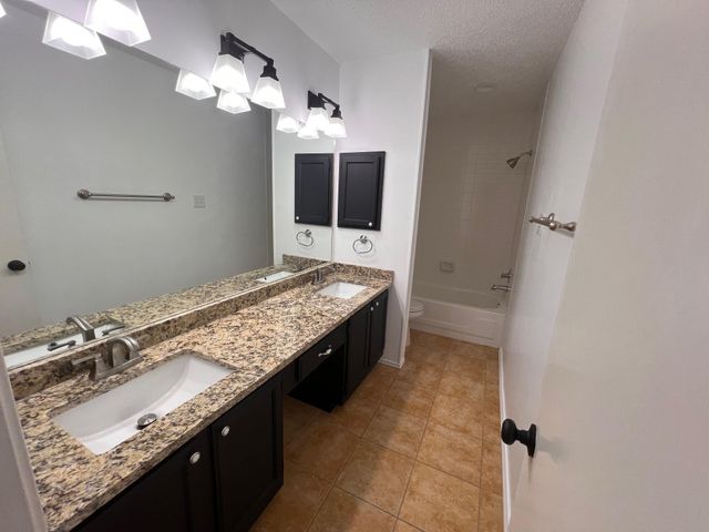 600 Eaglecreek DR, Leander, TX 78641