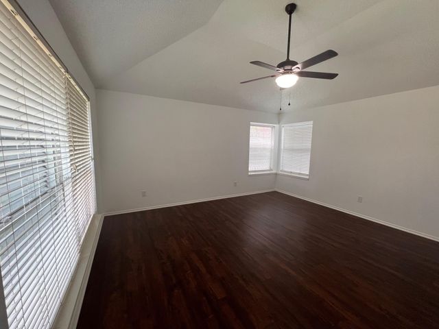 600 Eaglecreek DR, Leander, TX 78641