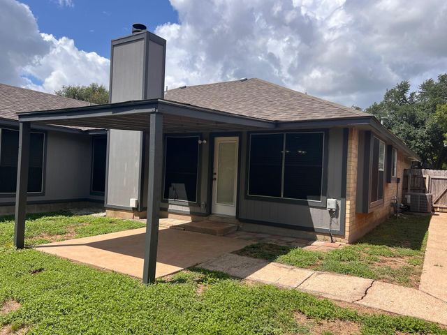 600 Eaglecreek DR, Leander, TX 78641