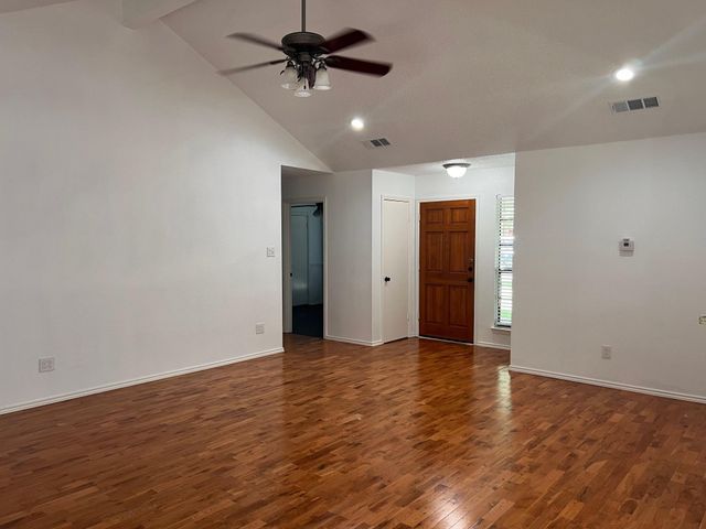 600 Eaglecreek DR, Leander, TX 78641