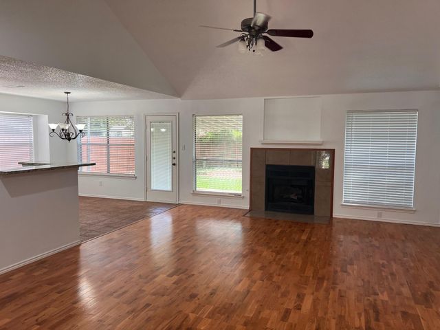 600 Eaglecreek DR, Leander, TX 78641