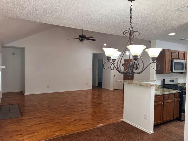 600 Eaglecreek DR, Leander, TX 78641