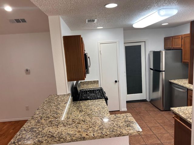 600 Eaglecreek DR, Leander, TX 78641