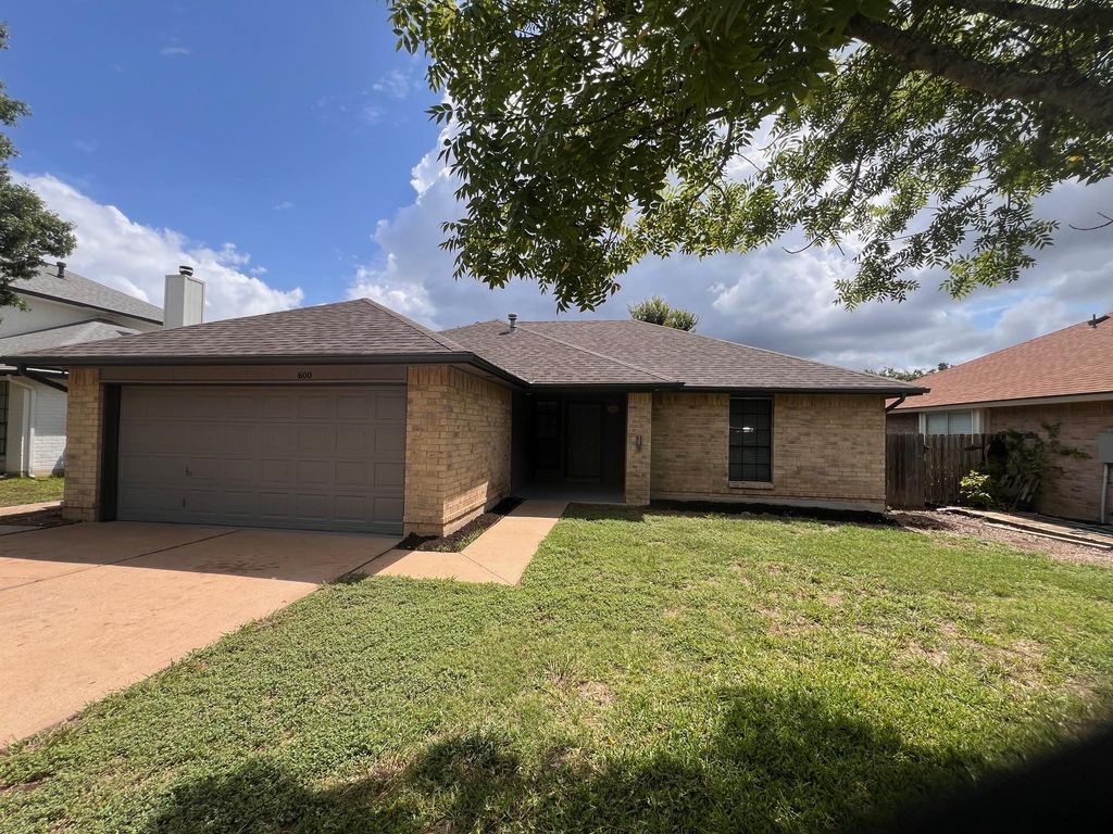 600 Eaglecreek DR, Leander, TX 78641