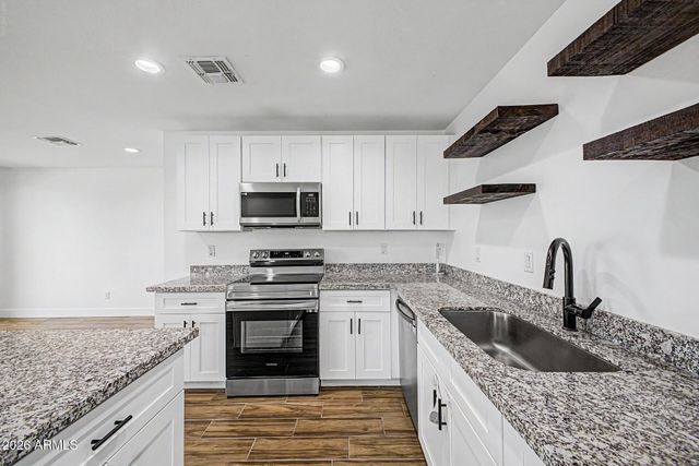 526 S CRISMON Road, Mesa, AZ 85208
