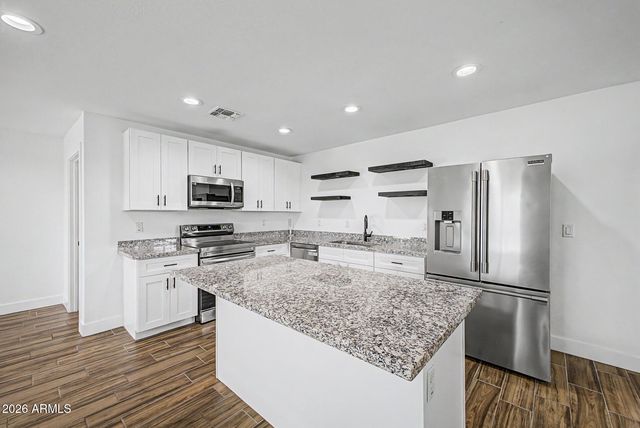 526 S CRISMON Road, Mesa, AZ 85208