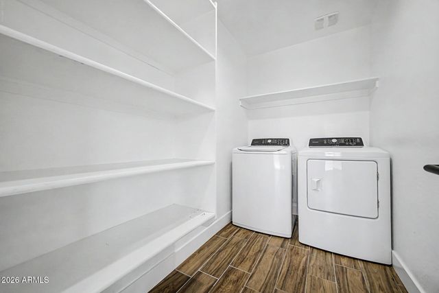 526 S CRISMON Road, Mesa, AZ 85208