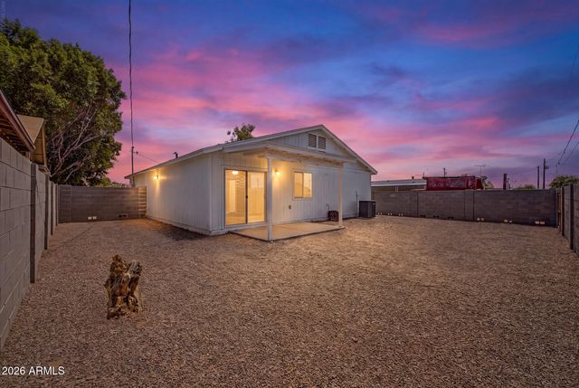 526 S CRISMON Road, Mesa, AZ 85208