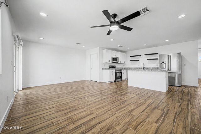 526 S CRISMON Road, Mesa, AZ 85208