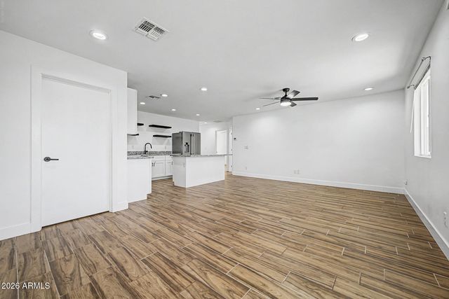 526 S CRISMON Road, Mesa, AZ 85208