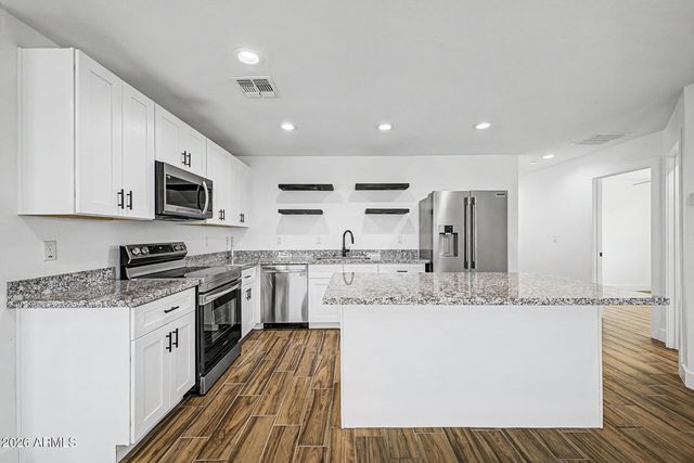 526 S CRISMON Road, Mesa, AZ 85208