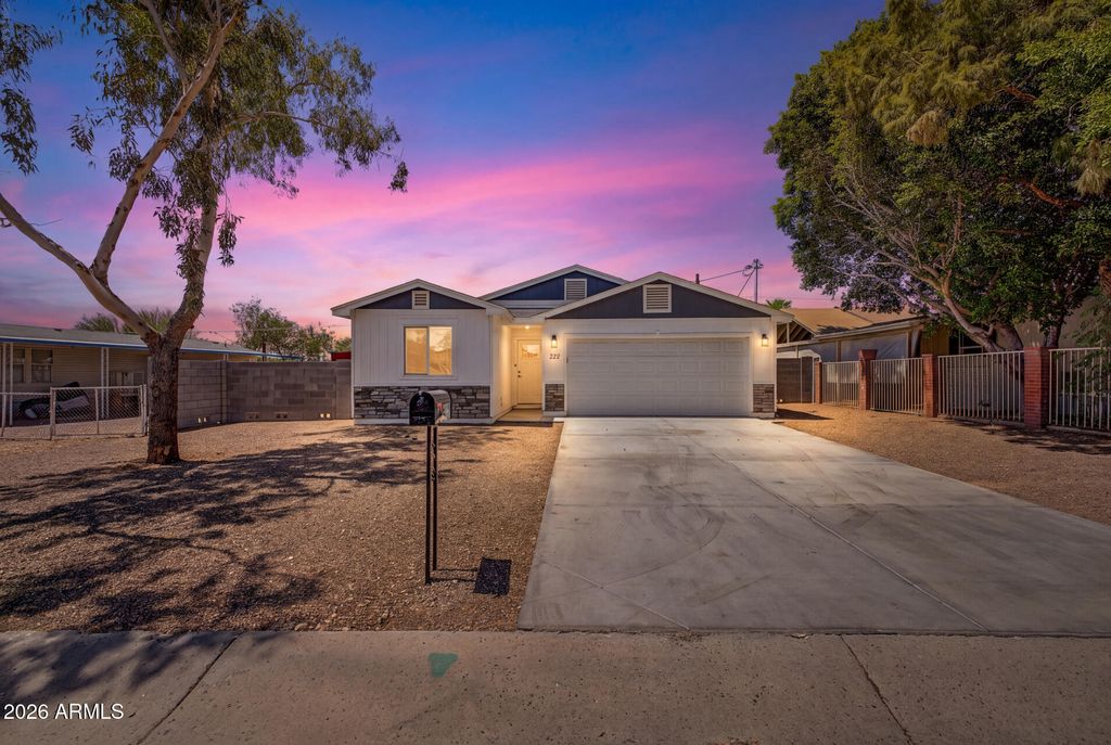 526 S CRISMON Road, Mesa, AZ 85208