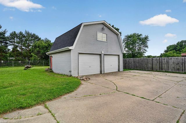 2228 Mclaren Street, Burton, MI 48529