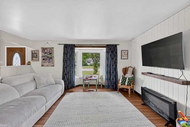 2228 Mclaren Street, Burton, MI 48529