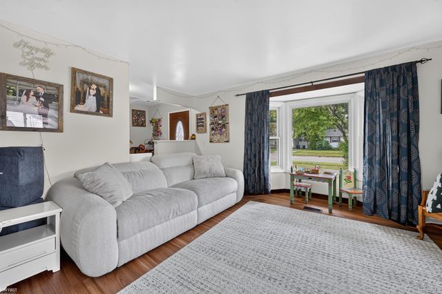 2228 Mclaren Street, Burton, MI 48529