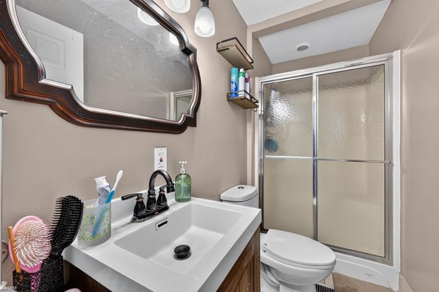 2228 Mclaren Street, Burton, MI 48529