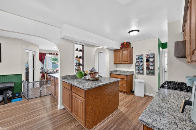 2228 Mclaren Street, Burton, MI 48529