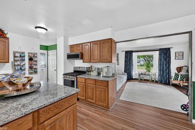 2228 Mclaren Street, Burton, MI 48529