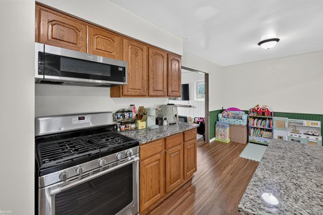 2228 Mclaren Street, Burton, MI 48529