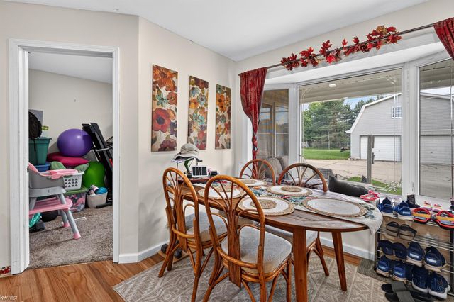 2228 Mclaren Street, Burton, MI 48529