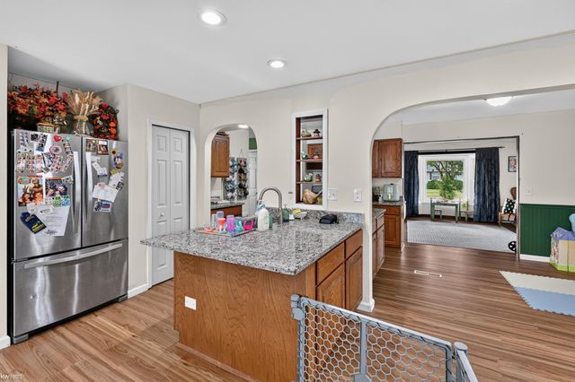 2228 Mclaren Street, Burton, MI 48529