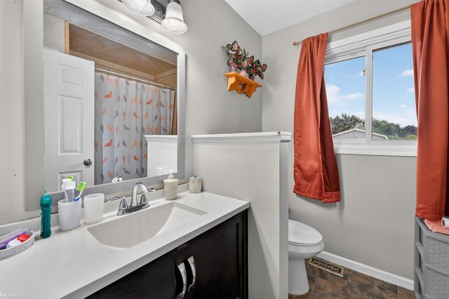2228 Mclaren Street, Burton, MI 48529