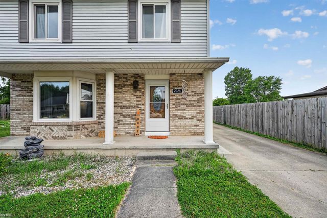 2228 Mclaren Street, Burton, MI 48529