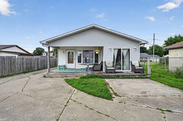 2228 Mclaren Street, Burton, MI 48529
