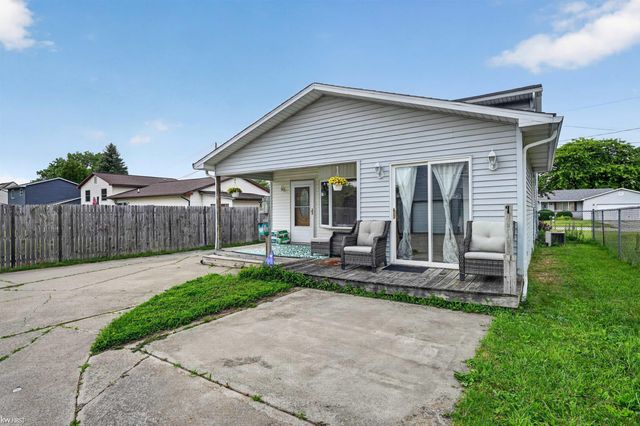 2228 Mclaren Street, Burton, MI 48529