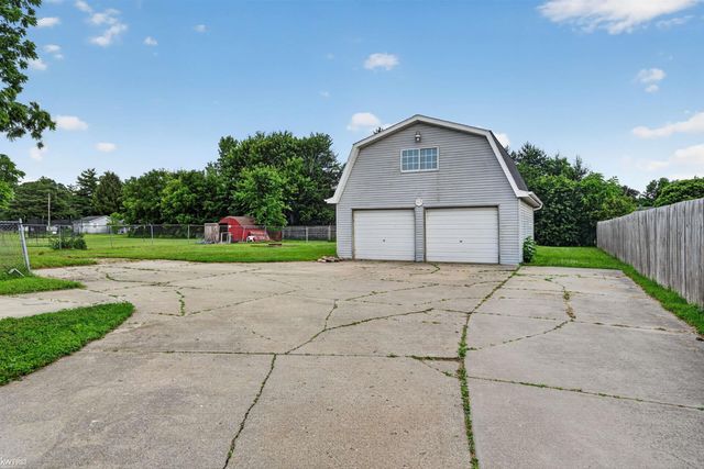 2228 Mclaren Street, Burton, MI 48529