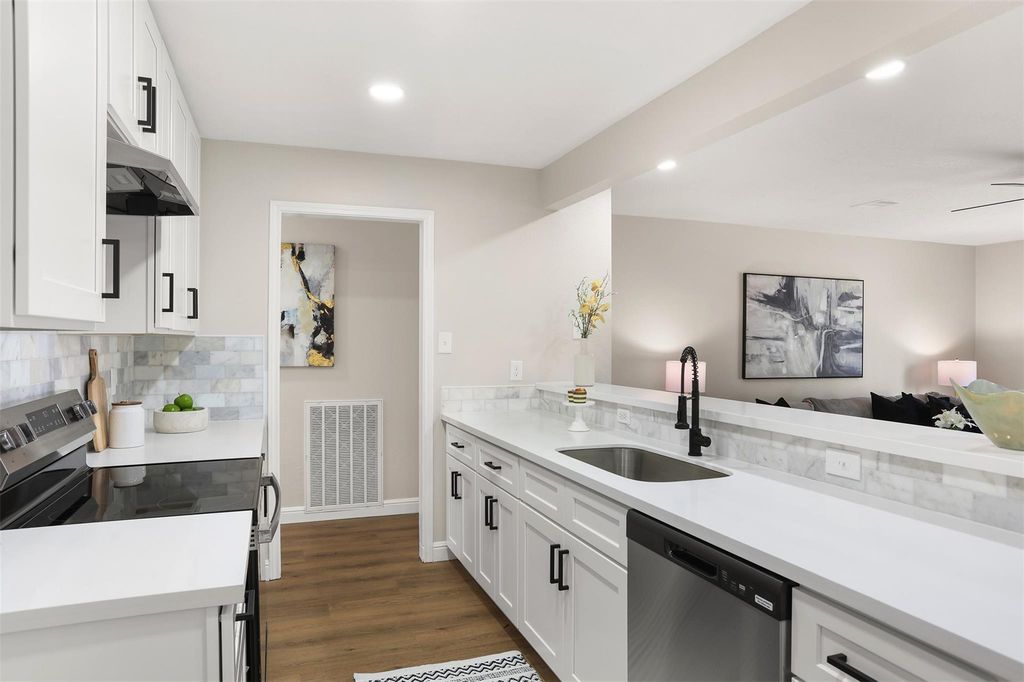 9002 San Jose Avenue, Texas City, TX 77591