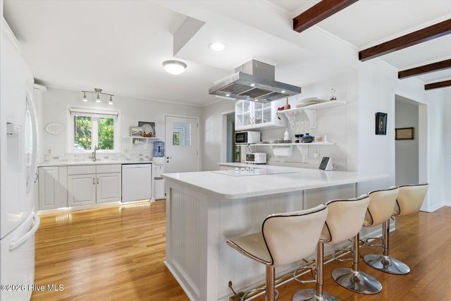 305 River Drive, Southport, NC 28461