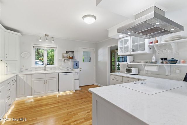 305 River Drive, Southport, NC 28461