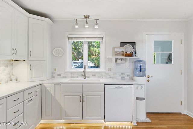 305 River Drive, Southport, NC 28461