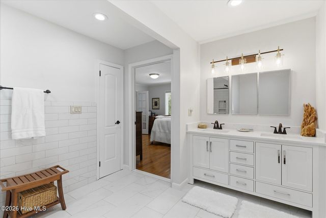 305 River Drive, Southport, NC 28461