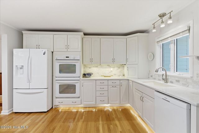 305 River Drive, Southport, NC 28461