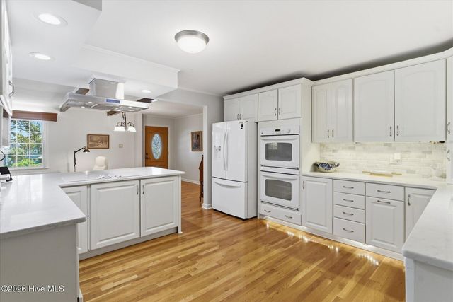 305 River Drive, Southport, NC 28461