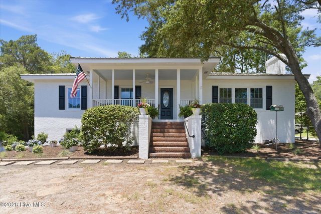 305 River Drive, Southport, NC 28461