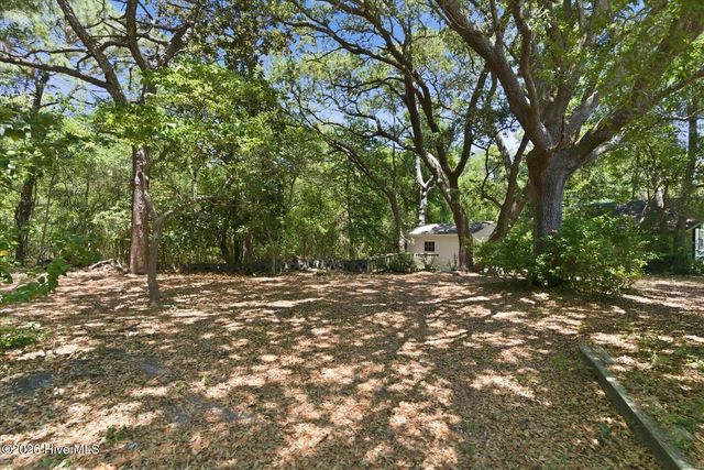 305 River Drive, Southport, NC 28461