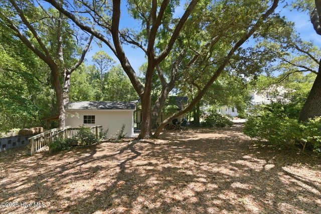 305 River Drive, Southport, NC 28461