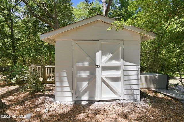 305 River Drive, Southport, NC 28461