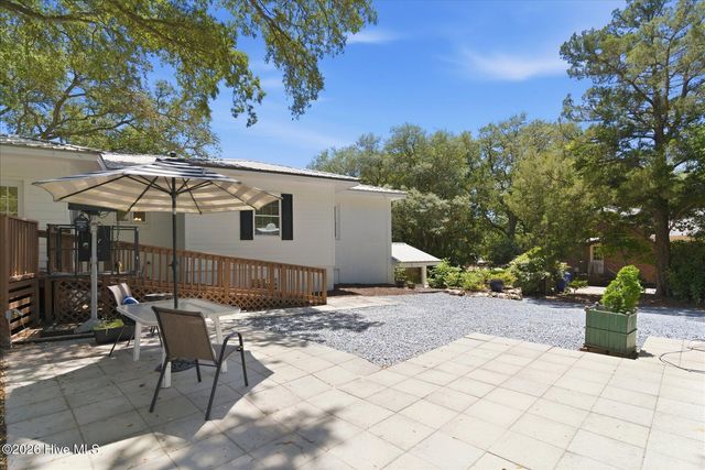 305 River Drive, Southport, NC 28461