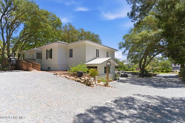 305 River Drive, Southport, NC 28461