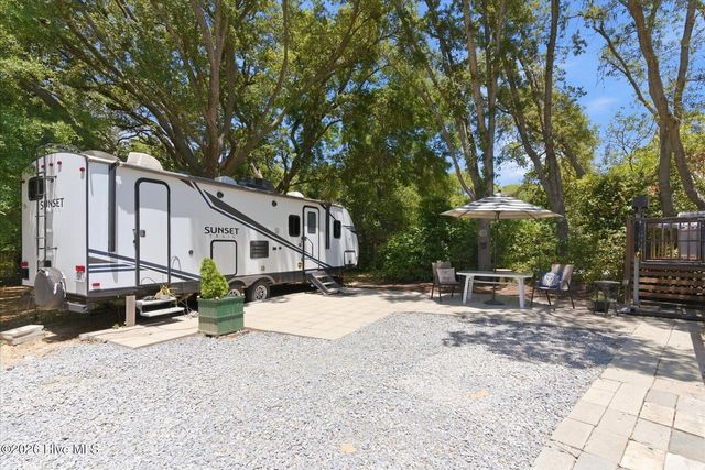 305 River Drive, Southport, NC 28461