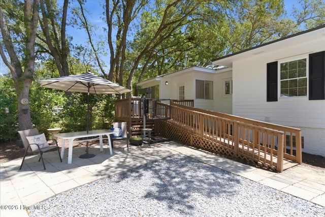 305 River Drive, Southport, NC 28461
