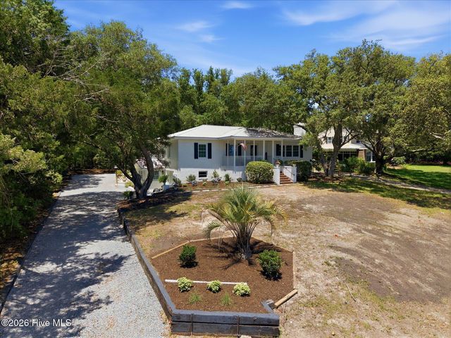 305 River Drive, Southport, NC 28461