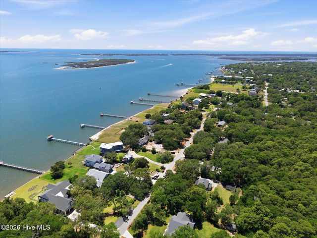 305 River Drive, Southport, NC 28461
