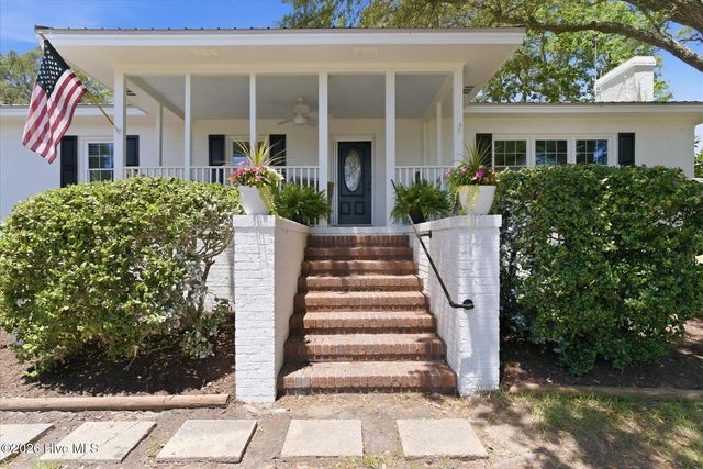 305 River Drive, Southport, NC 28461